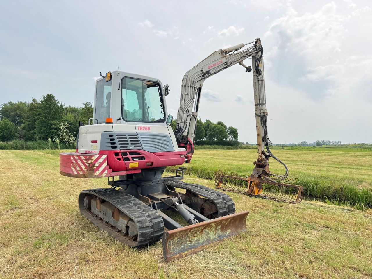 Takeuchi TB250 Long reach