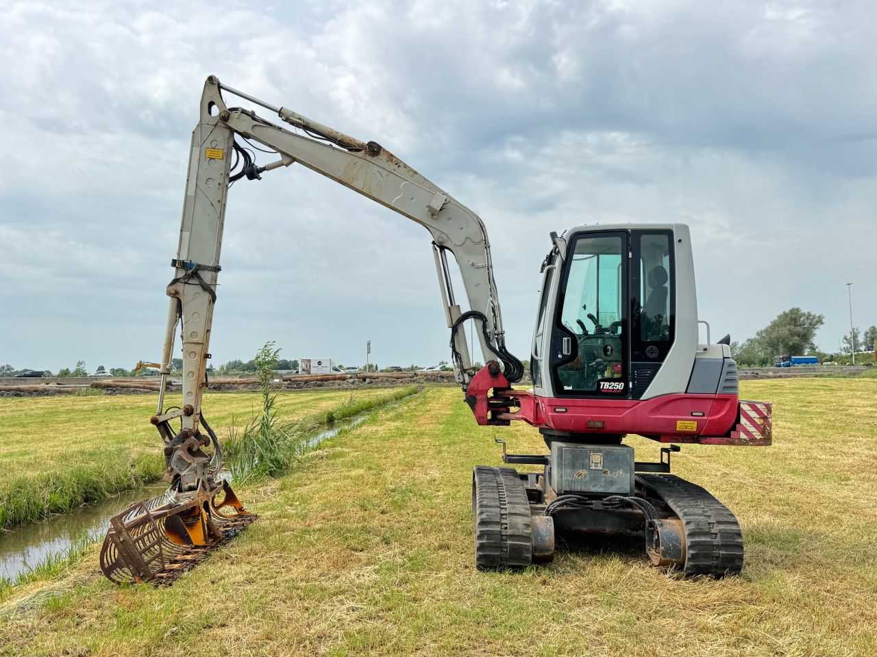 Takeuchi TB250 Long reach