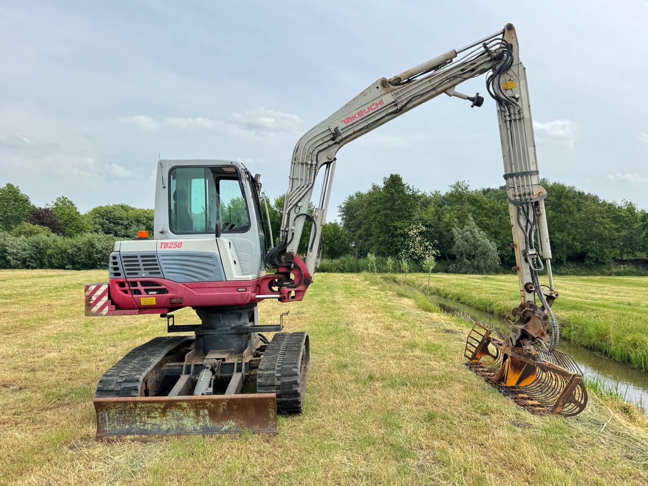 Takeuchi TB250 Long reach