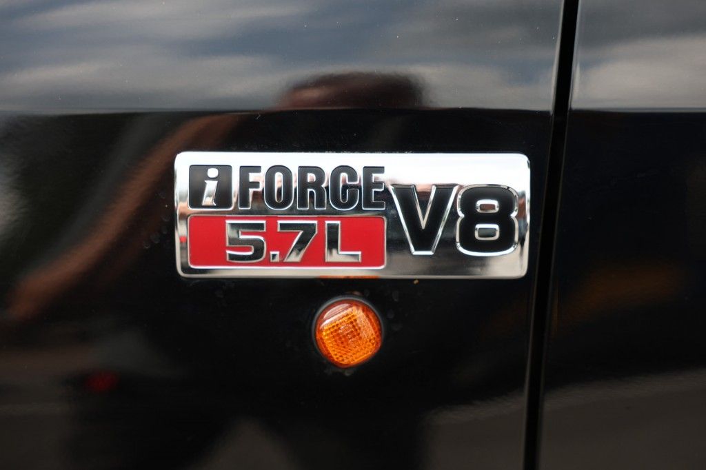 Toyota Tundra 5.7 V8 LIMITED A/T 5 ZITS 4WD VAN MARGE