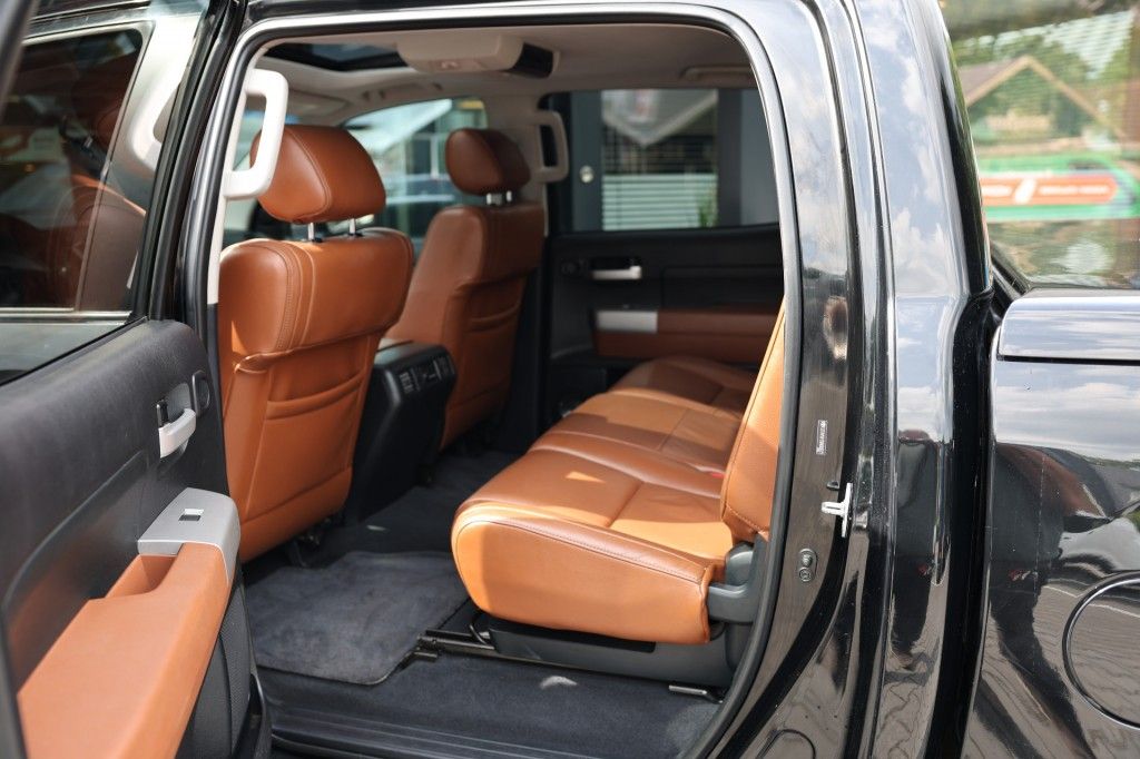 Toyota Tundra 5.7 V8 LIMITED A/T 5 ZITS 4WD VAN MARGE
