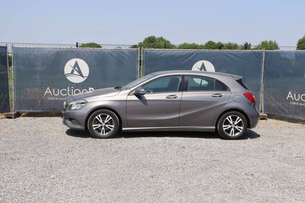 Pkw Mercedes-Benz A180 Benzin 123 PS 2015