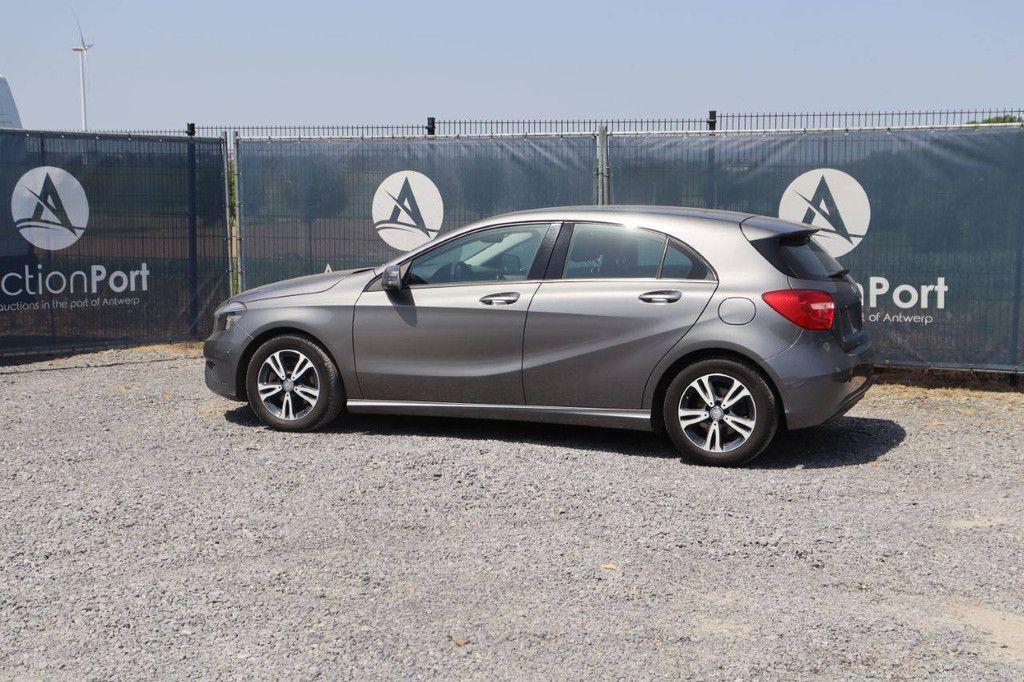 Pkw Mercedes-Benz A180 Benzin 123 PS 2015
