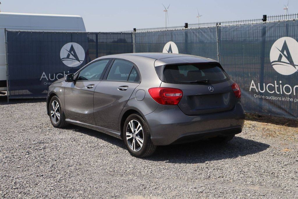Pkw Mercedes-Benz A180 Benzin 123 PS 2015