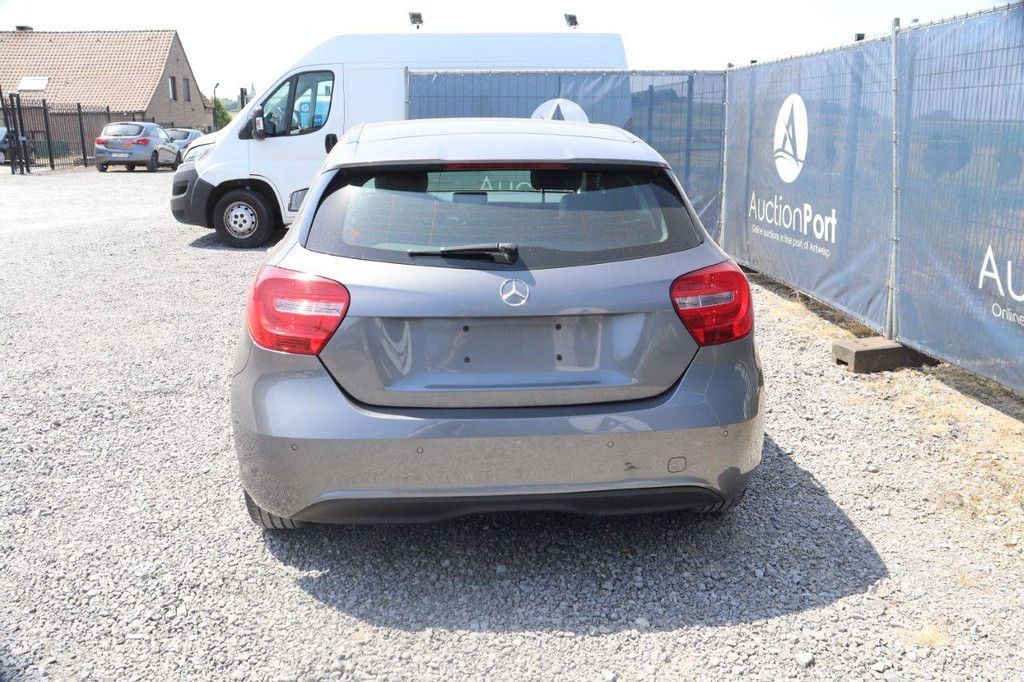 Pkw Mercedes-Benz A180 Benzin 123 PS 2015