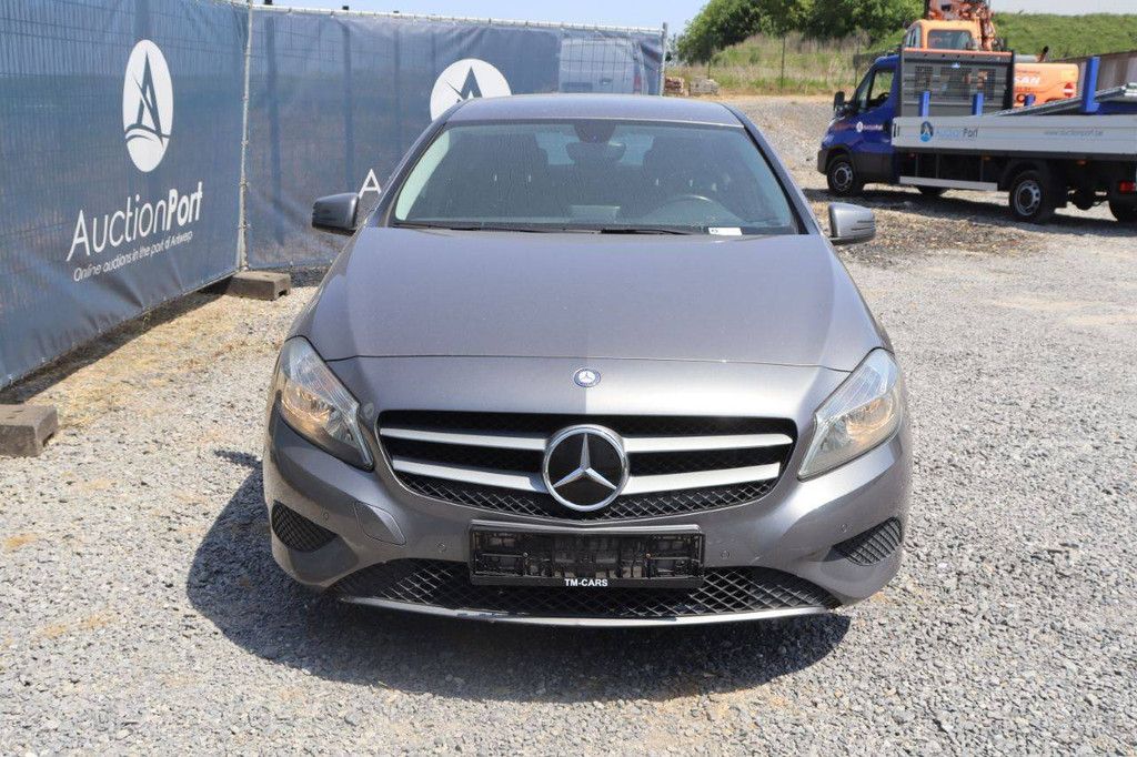 Pkw Mercedes-Benz A180 Benzin 123 PS 2015