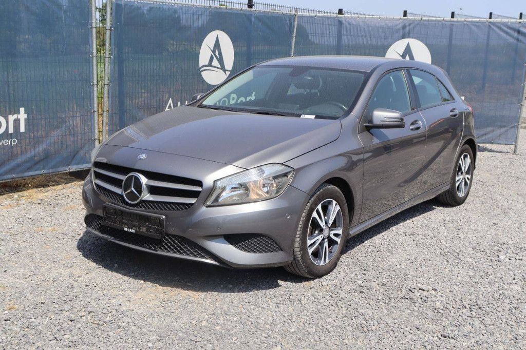 Pkw Mercedes-Benz A180 Benzin 123 PS 2015