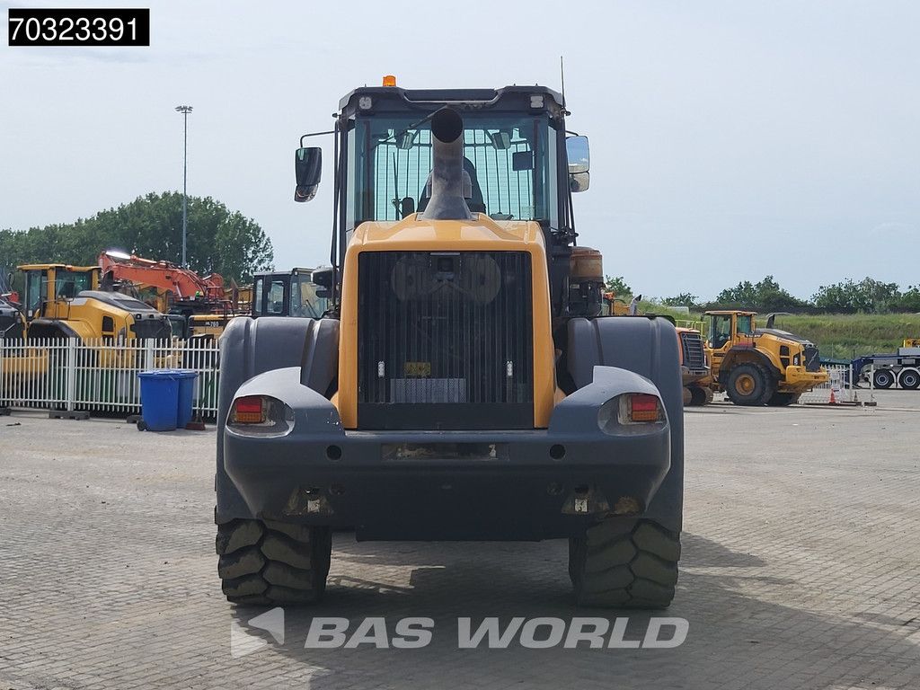 Case 821 G