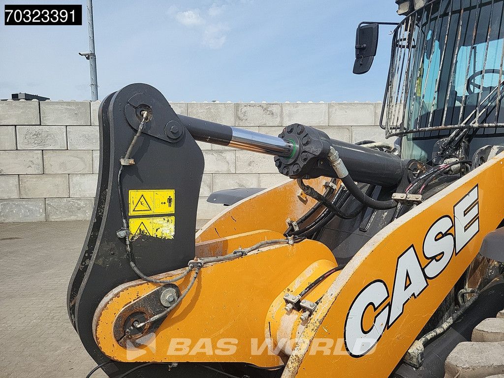 Case 821 G
