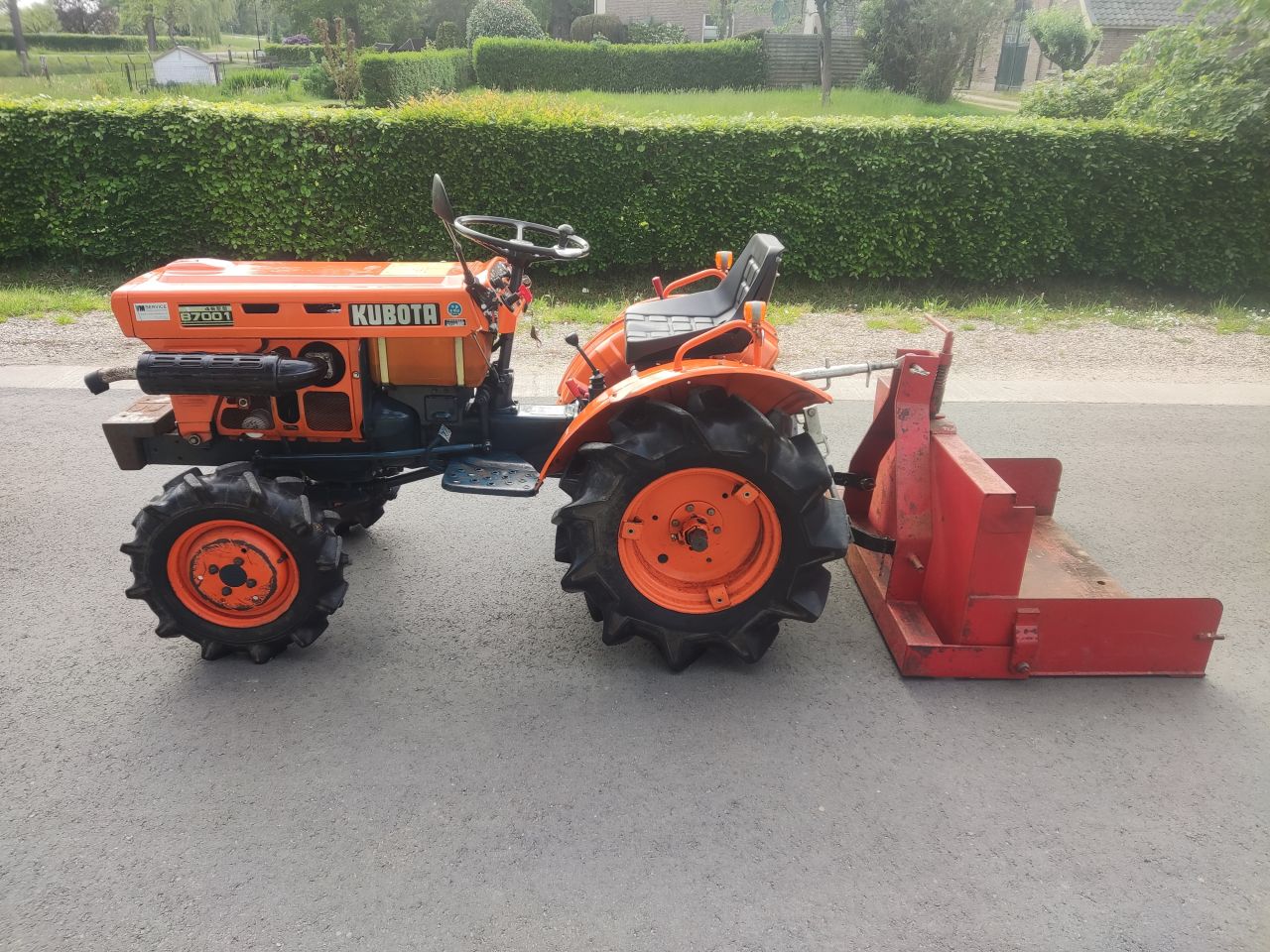 KUBOTA tractor (type B7001, 14 pk (3 cilinder), grondbak)