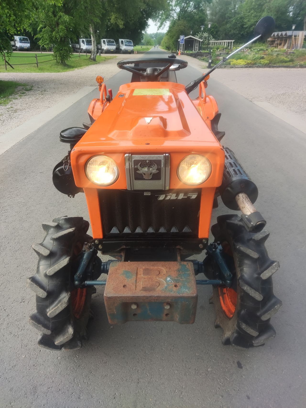 KUBOTA tractor (type B7001, 14 pk (3 cilinder), grondbak)
