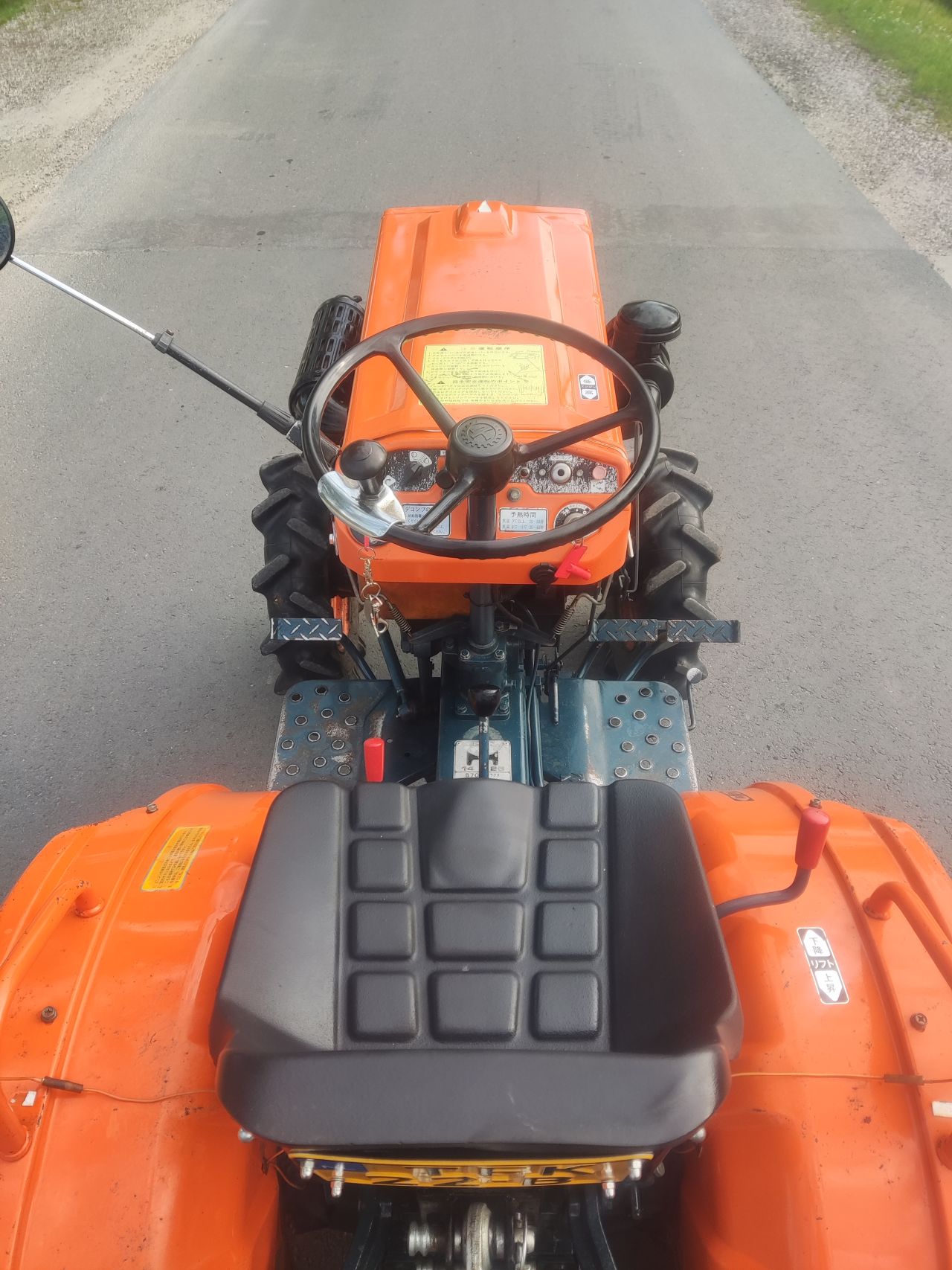 KUBOTA tractor (type B7001, 14 pk (3 cilinder), grondbak)