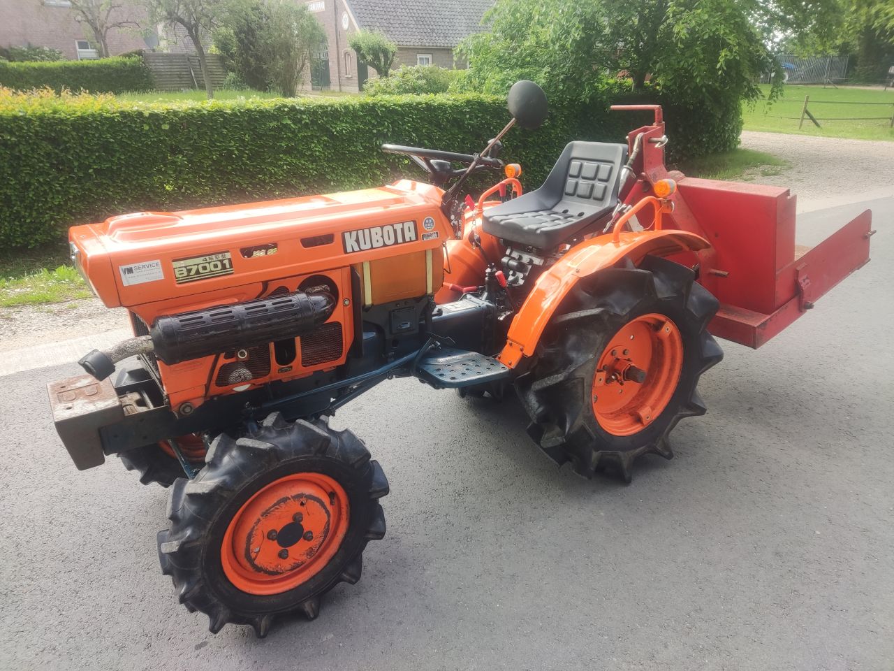 KUBOTA tractor (type B7001, 14 pk (3 cilinder), grondbak)