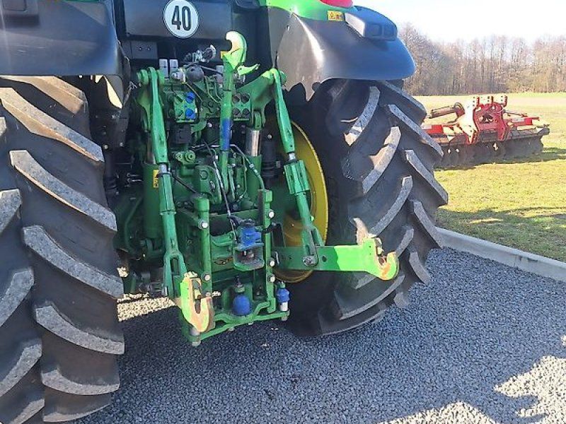 John Deere 6175M