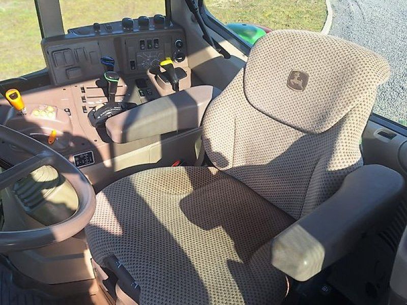 John Deere 6175M
