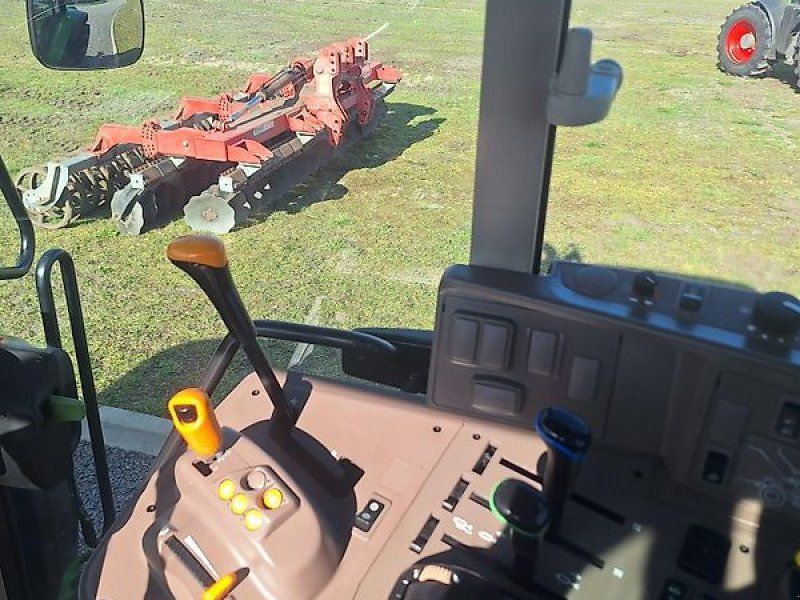 John Deere 6175M