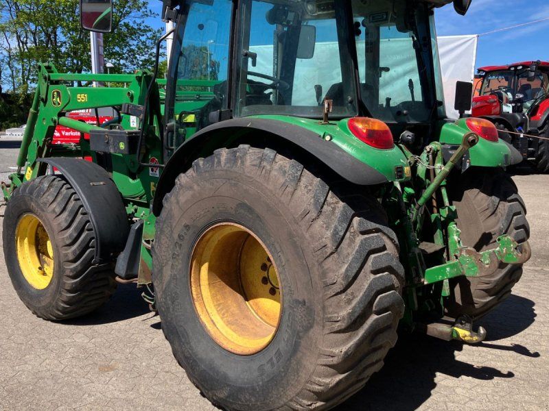 John Deere 5720 med frontlæsser.