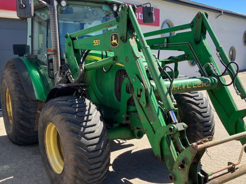 John Deere 5720 med frontlæsser.