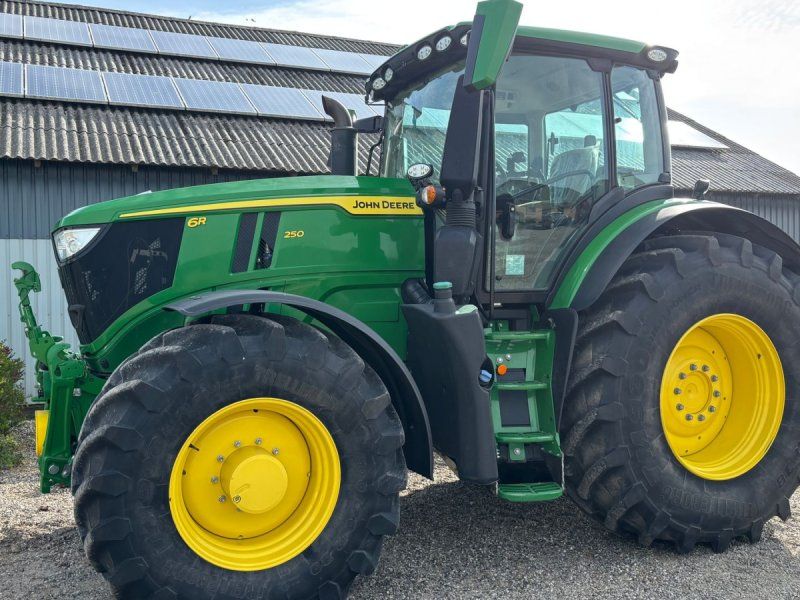 John Deere 6R250 AutoTrac og FRONT PTO