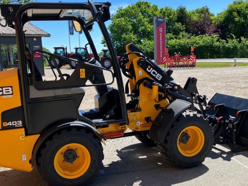 JCB 403 Plus Agri med JST skovl og pallegaffel