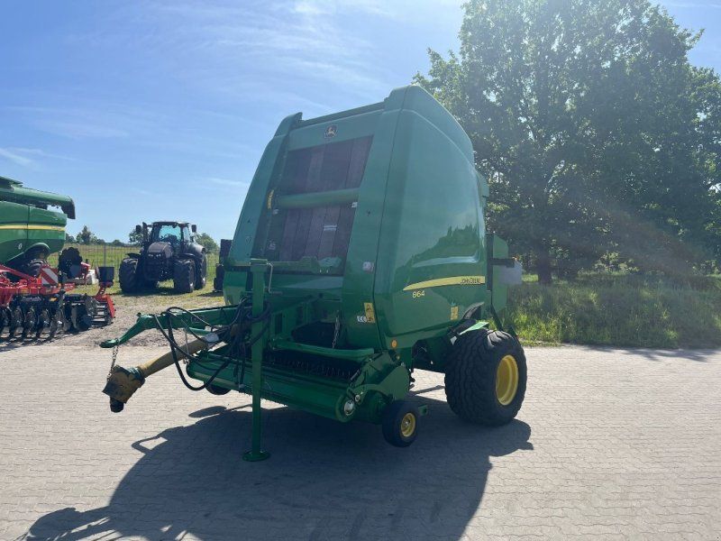 John Deere 864