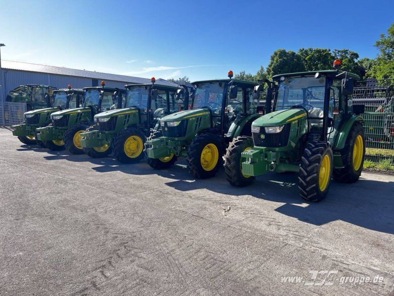 John Deere 5075E