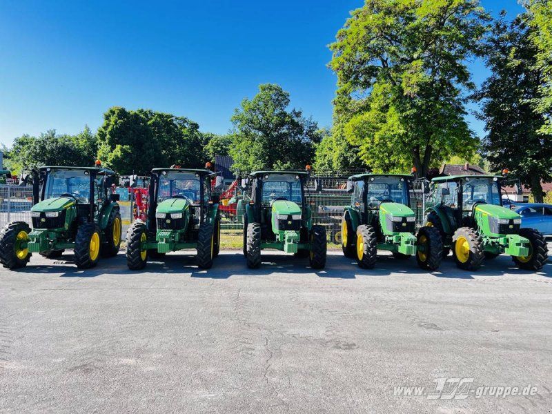 John Deere 5075E