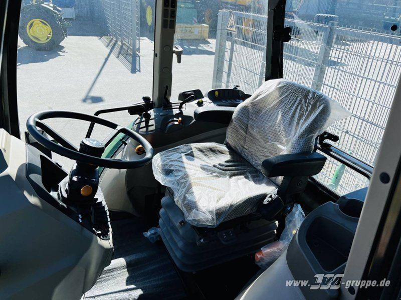 John Deere 5075E