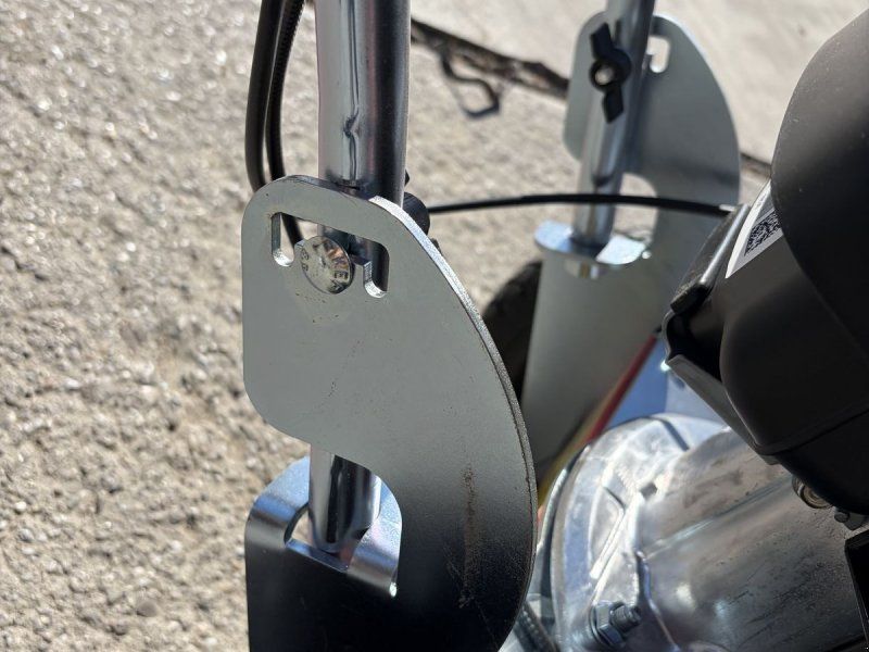 Westermann Wildkrautbesen WKB 430 mit 6 Zöpfen Honda Motor