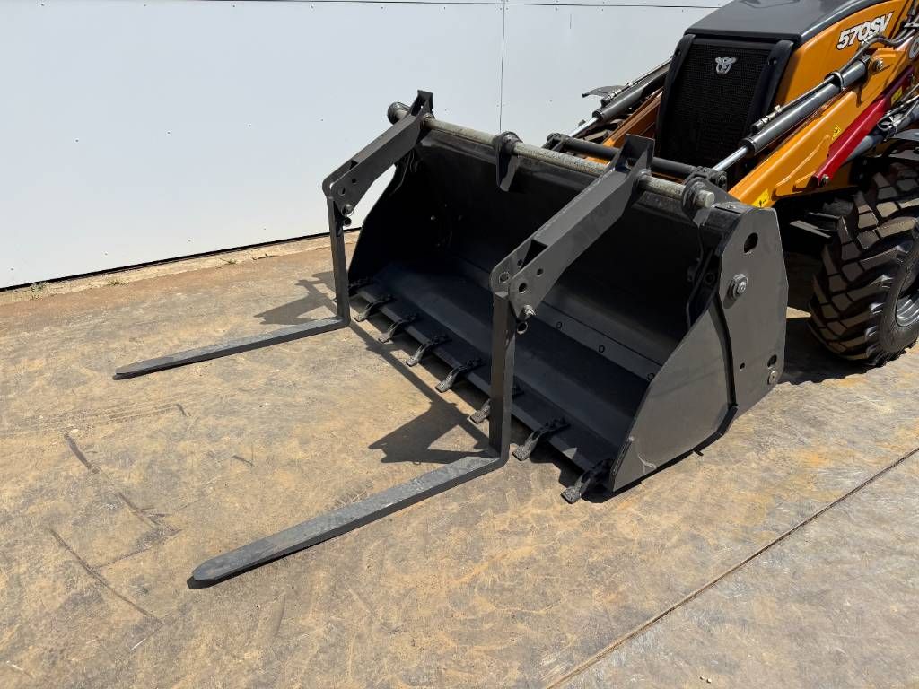CASE 570SV - 6/1 Bucket / Telescopic Boom / Airco