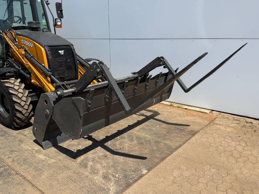 CASE 570SV - 6/1 Bucket / Telescopic Boom / Airco