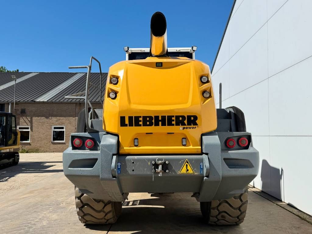 Liebherr L580 - German Machine / Joystick Controls