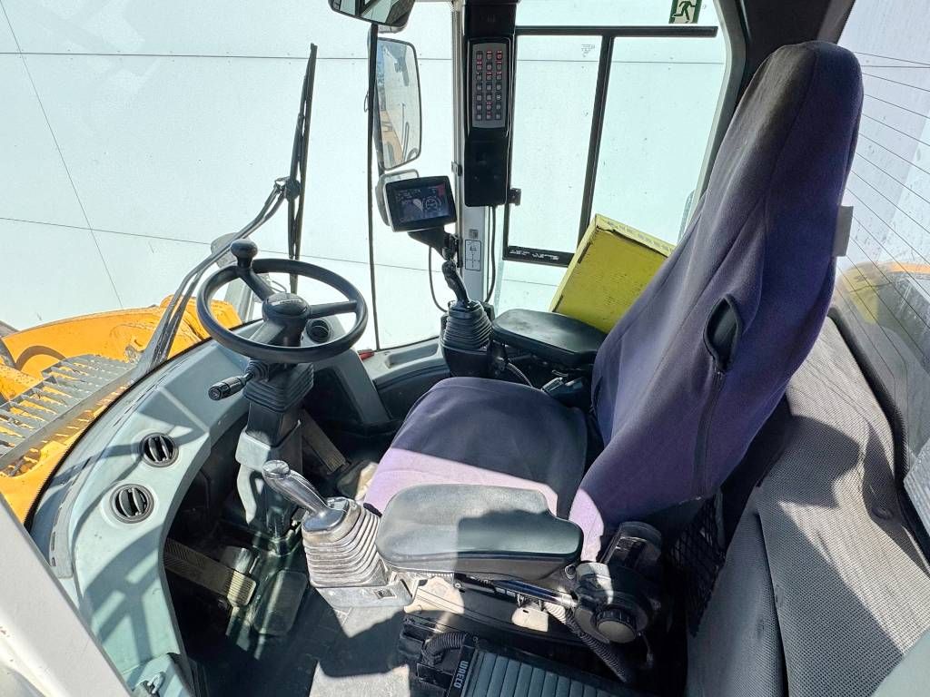 Liebherr L580 - German Machine / Joystick Controls