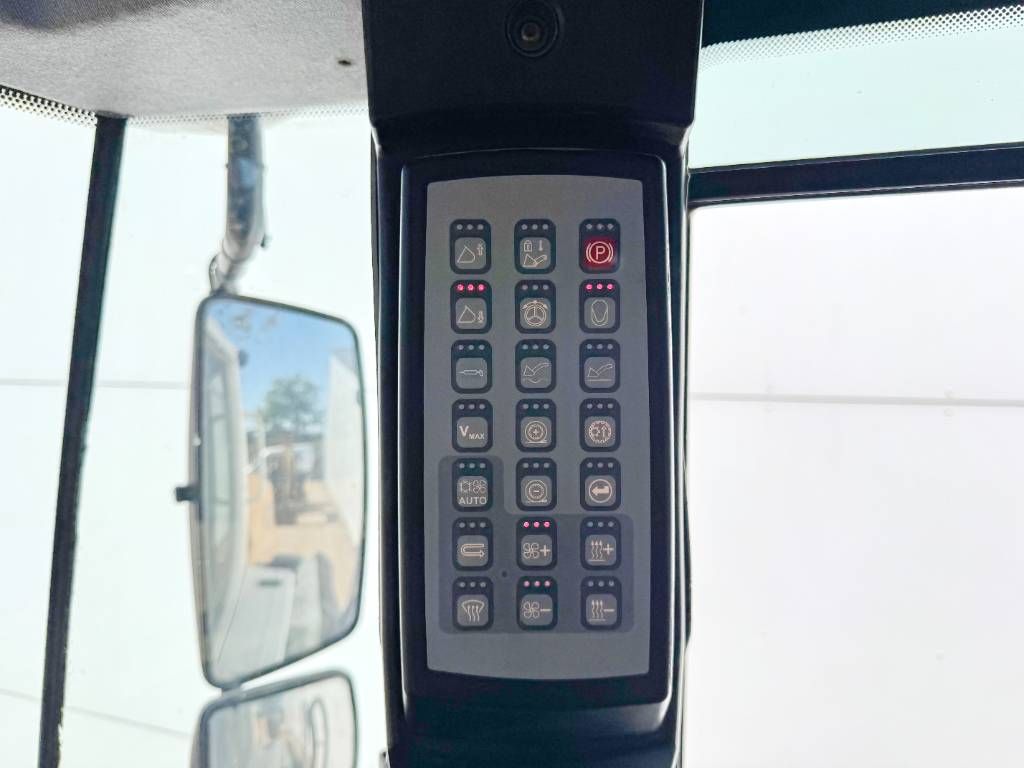 Liebherr L580 - German Machine / Joystick Controls