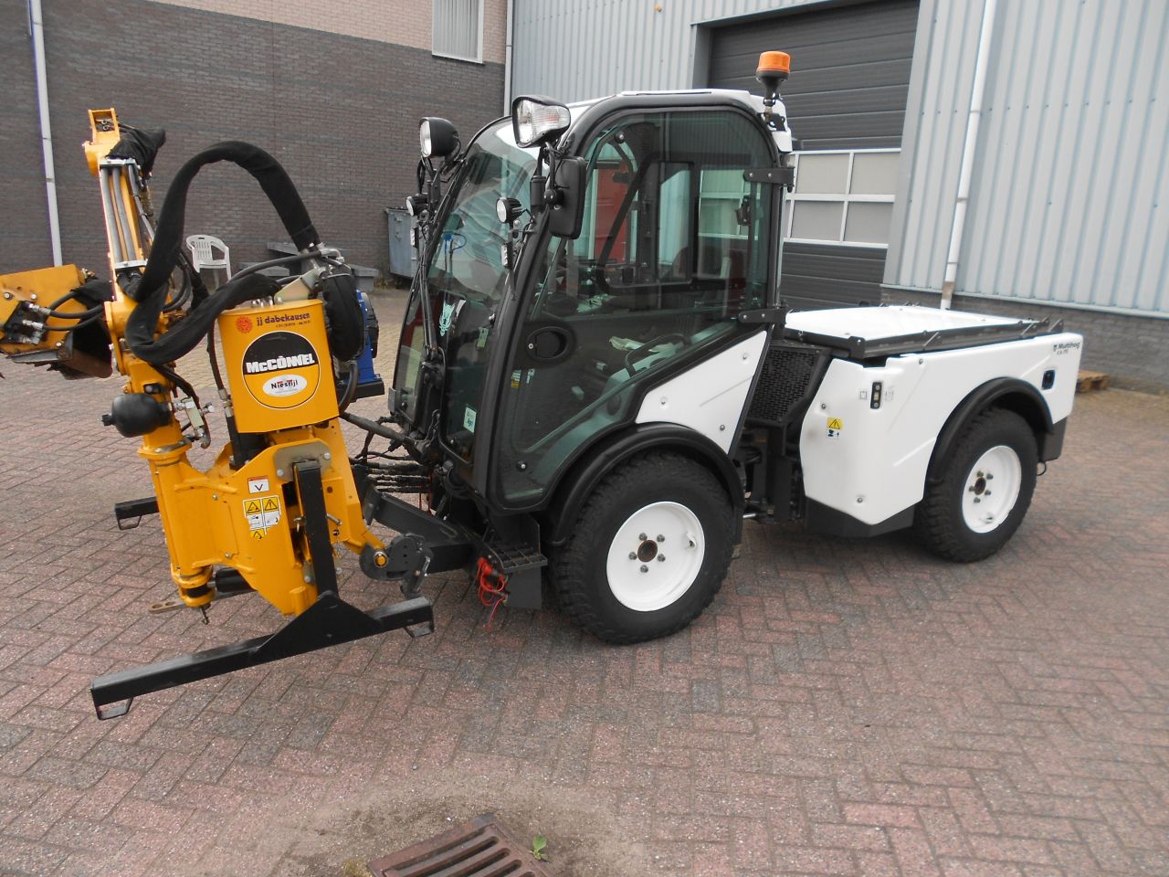 Multihog cx75 met M c connel maaiarm
