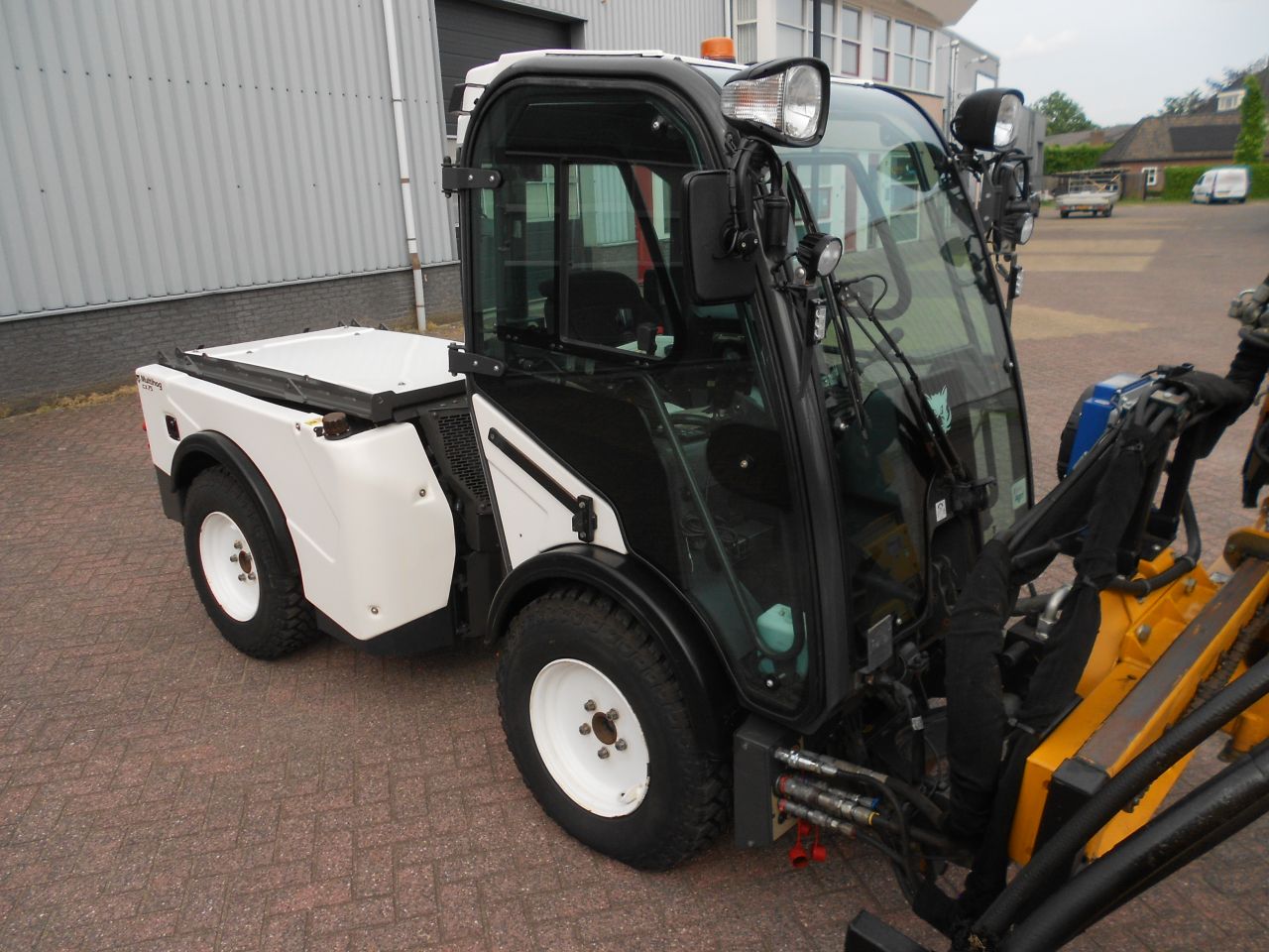 Multihog cx75 met M c connel maaiarm