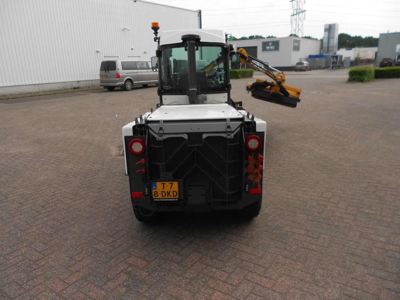 Multihog cx75 met M c connel maaiarm