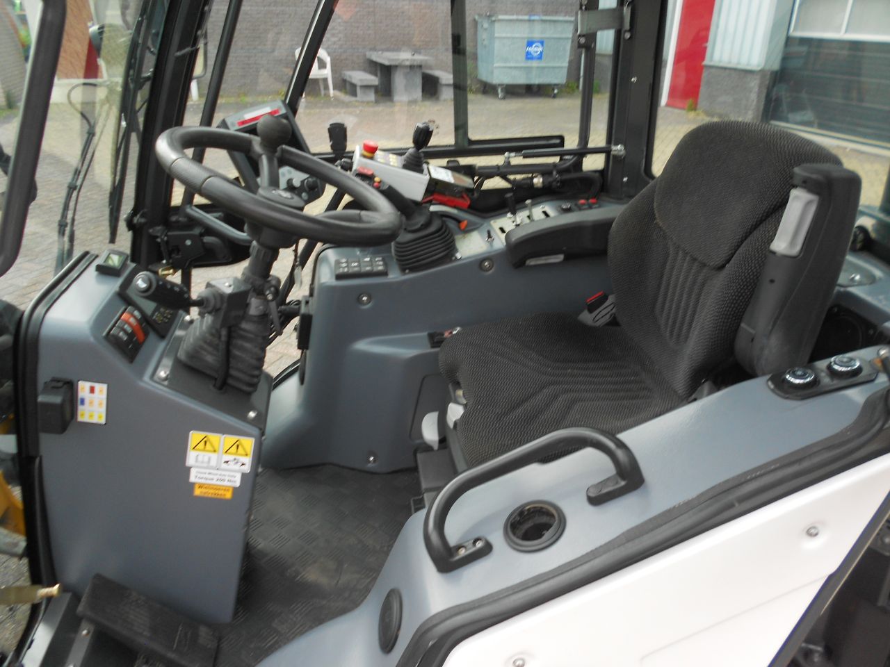 Multihog cx75 met M c connel maaiarm