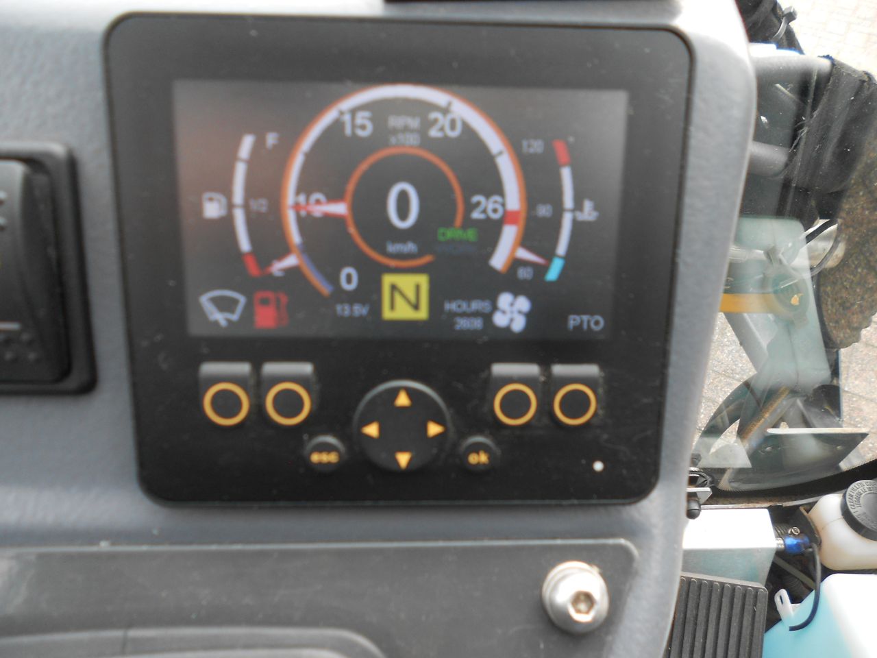 Multihog cx75 met M c connel maaiarm
