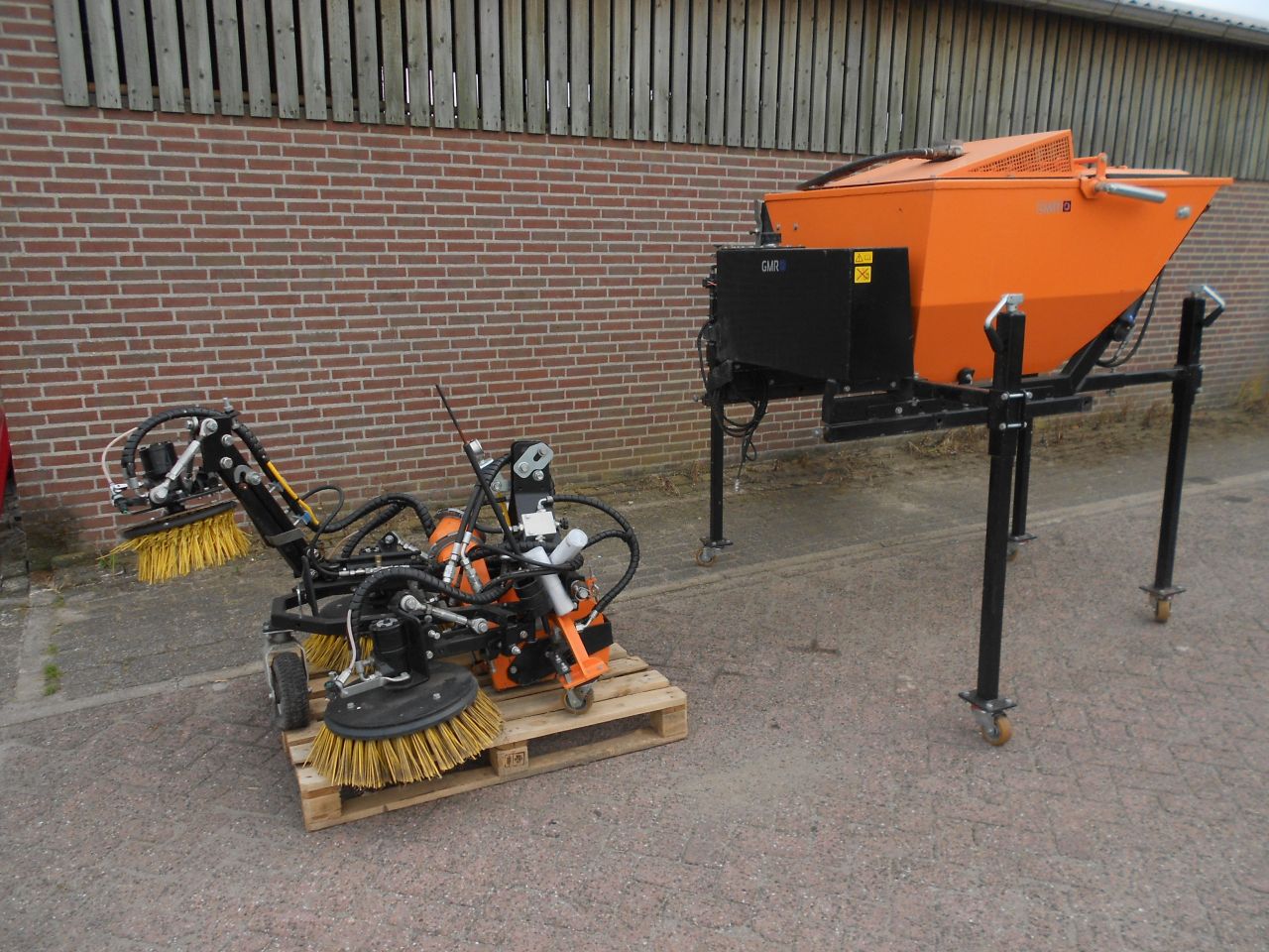 Multihog cx75 met M c connel maaiarm