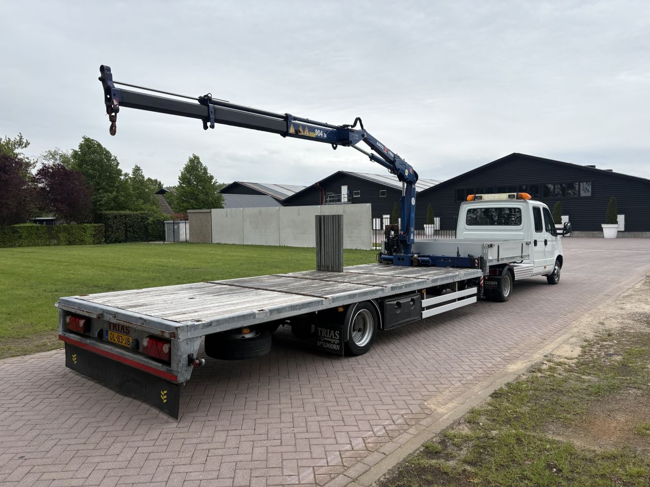 Be trekker Iveco 40C18 - be oplegger TRAIS met Amco Veba kraan
