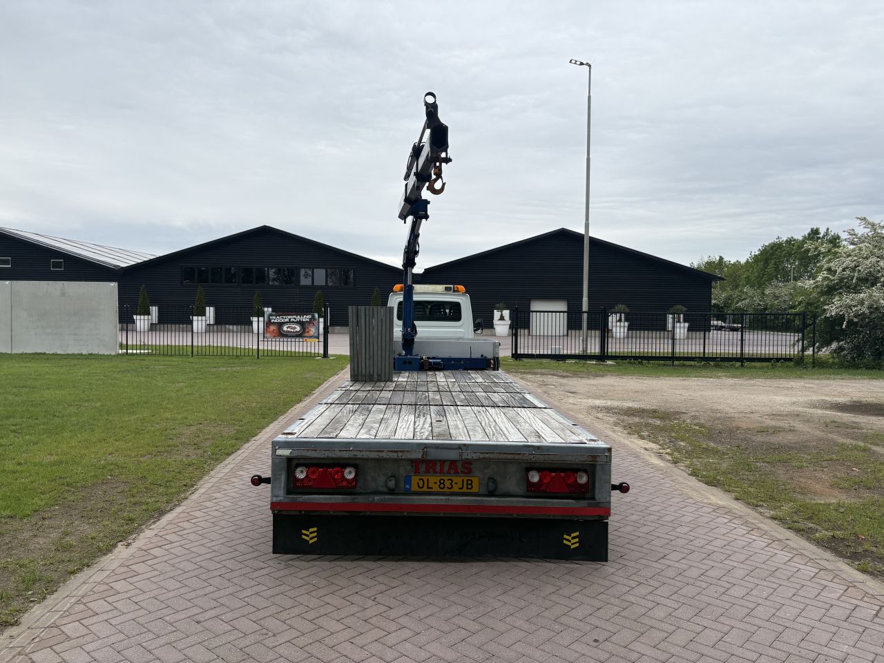 Be trekker Iveco 40C18 - be oplegger TRAIS met Amco Veba kraan