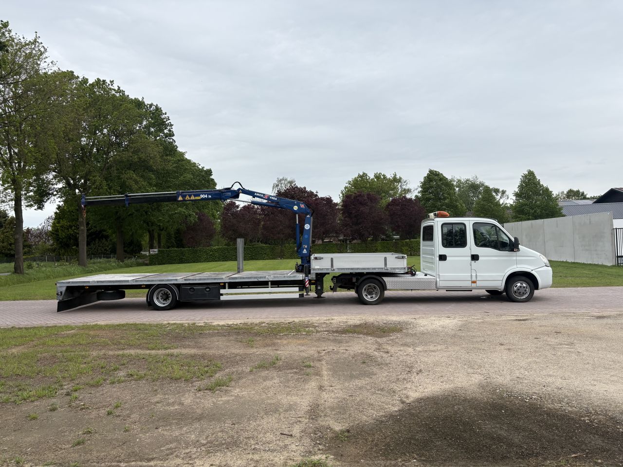 Be trekker Iveco 40C18 - be oplegger TRAIS met Amco Veba kraan