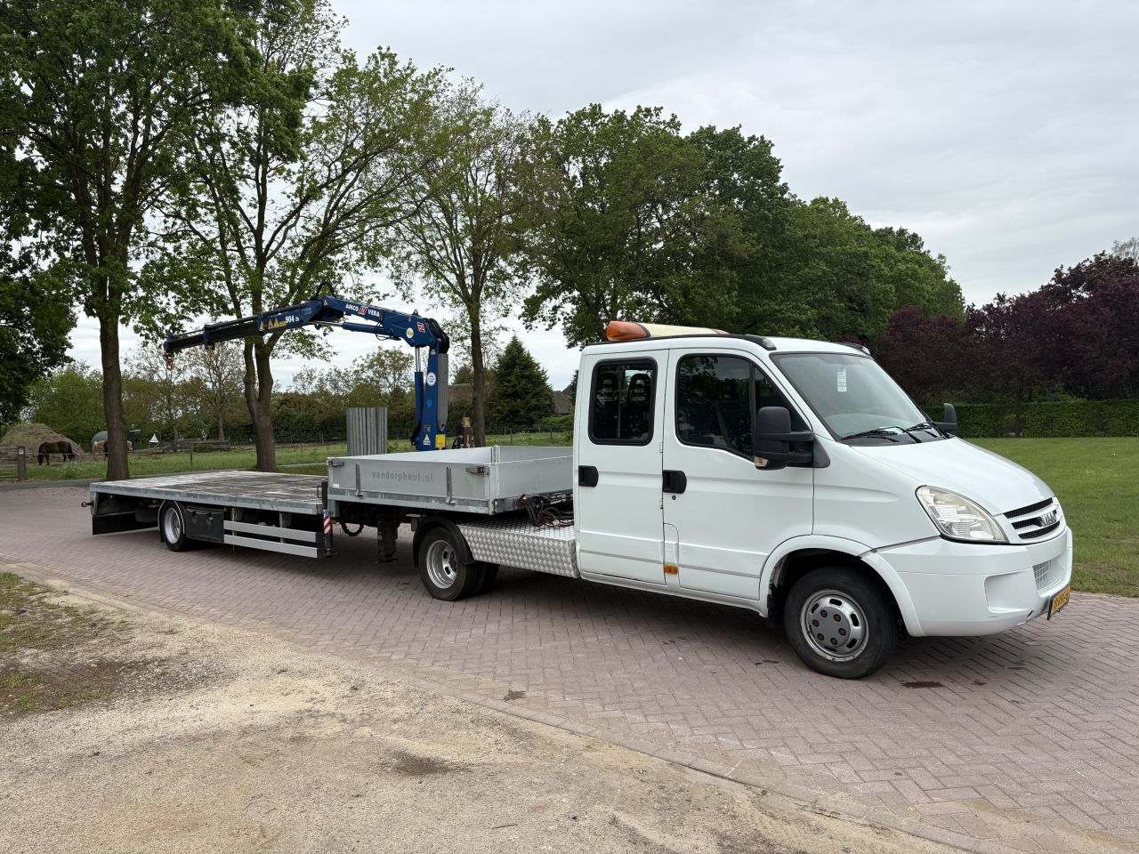 Be trekker Iveco 40C18 - be oplegger TRAIS met Amco Veba kraan
