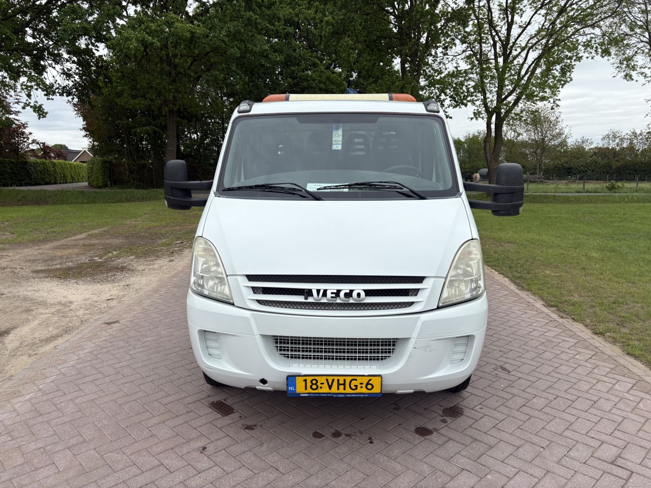 Be trekker Iveco 40C18 - be oplegger TRAIS met Amco Veba kraan