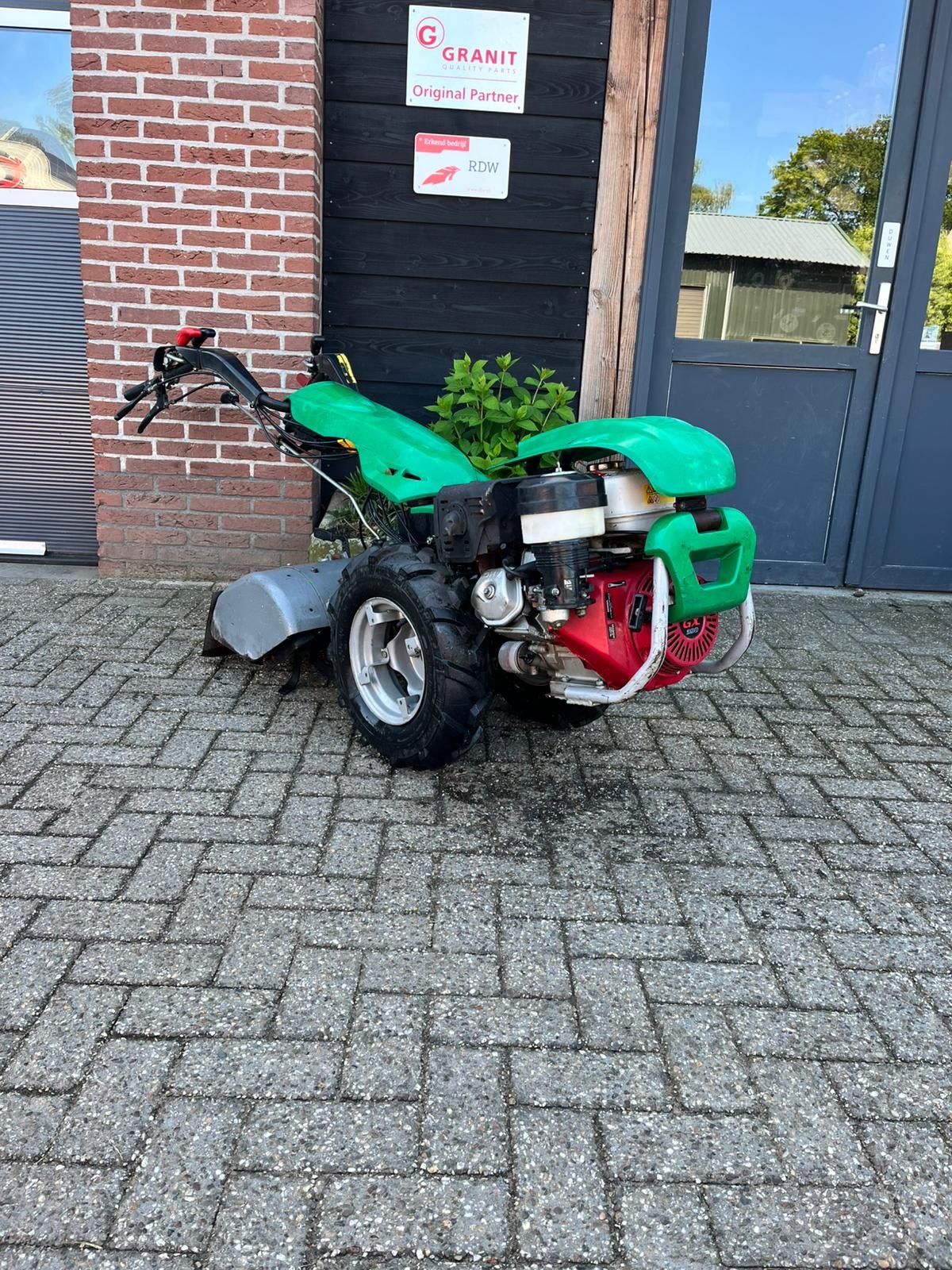 Ferrari MC 340 PS frees tuinfrees