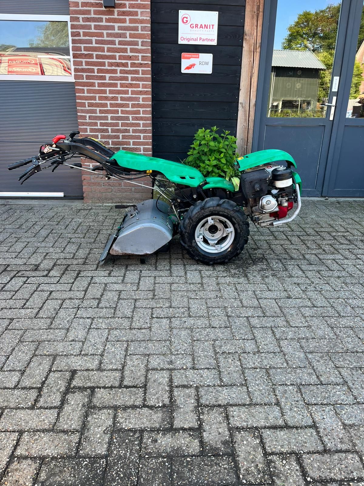 Ferrari MC 340 PS frees tuinfrees