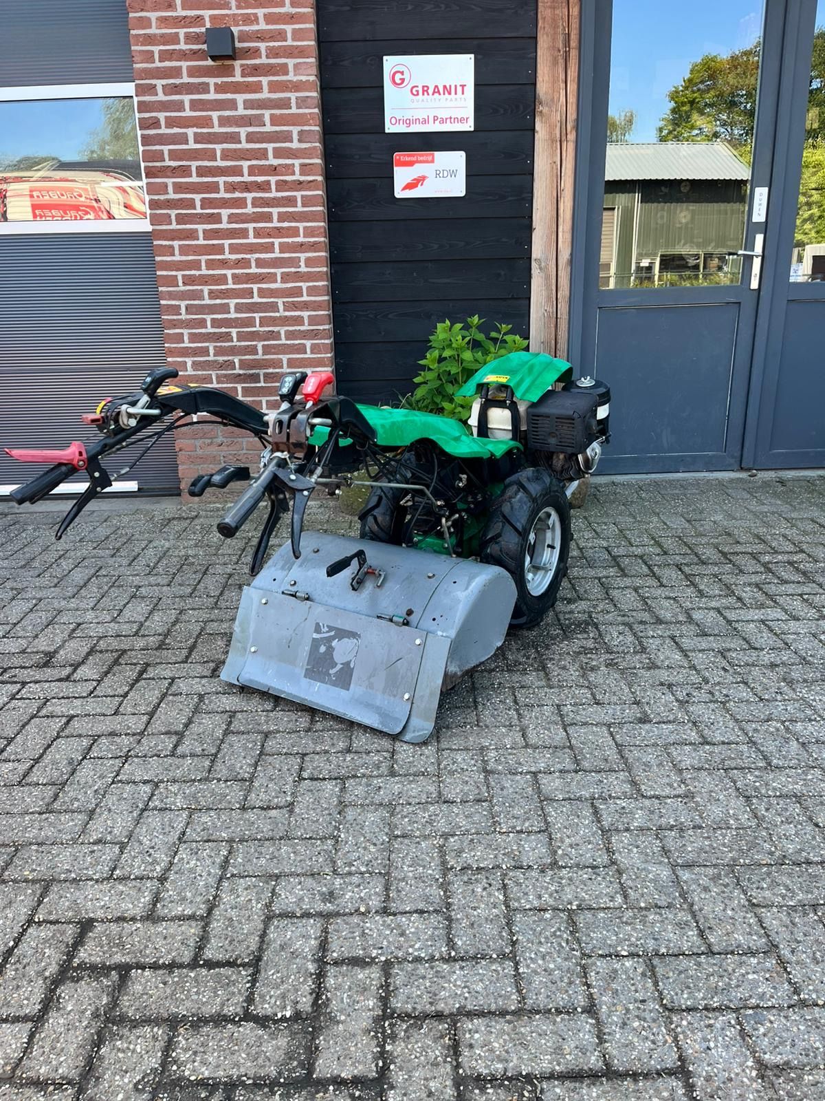 Ferrari MC 340 PS frees tuinfrees