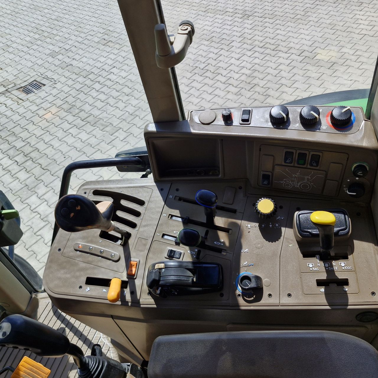 John deere 6330