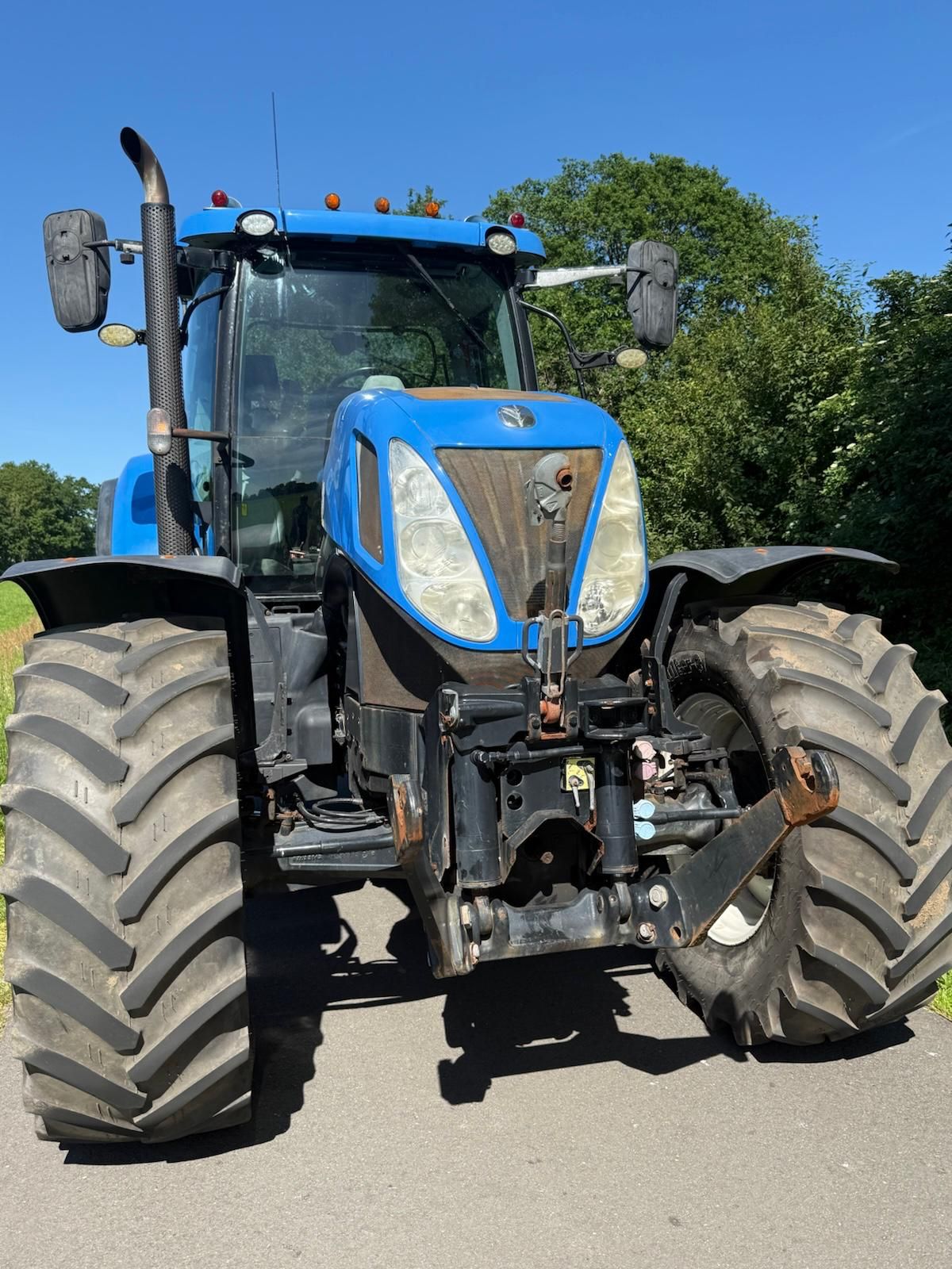 New Holland T 7 250 met Luchtrem en Front PTO